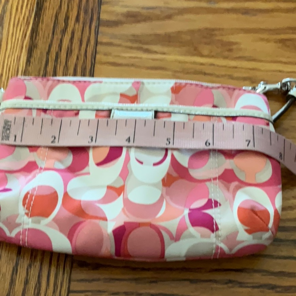 Coach Scarf Fabric Zip Wristlet w/ White Trim EUC! - Picture 3 of 4